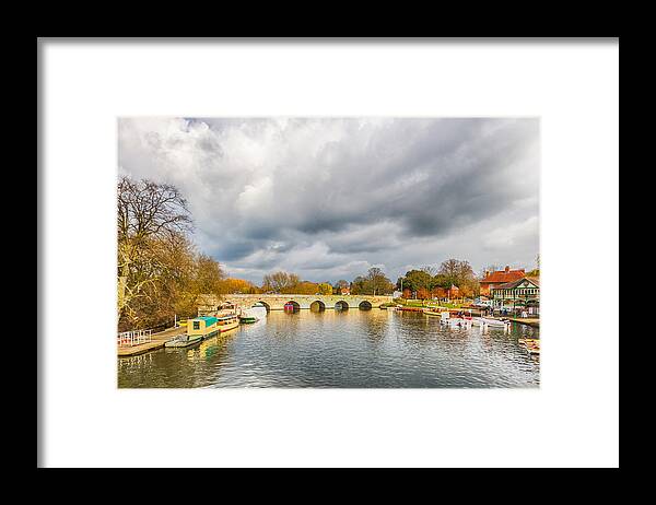 England Framed Print featuring the photograph Clopton Bridge in Stratford-upon-Avon, UK by Sergio Mendoza Hochmann