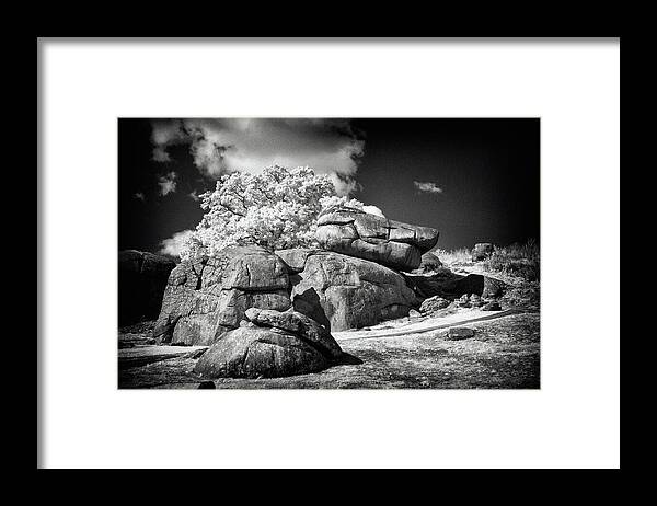 Dir-cw-0032-b Framed Print featuring the photograph Devils Den - Gettysburg by Paul W Faust - Impressions of Light