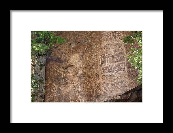 Petroglyphs Framed Print featuring the photograph Dinwoody Vision Quest Emanations by Kathleen Bishop
