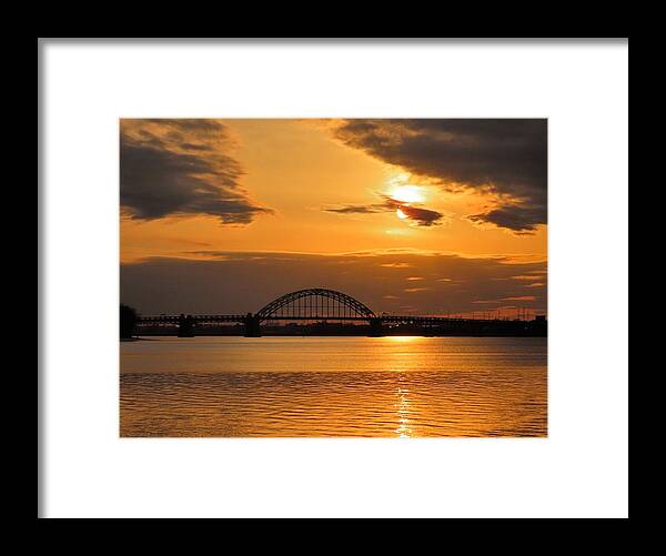 Sunset Framed Print featuring the photograph Golden Sunset by Linda Stern