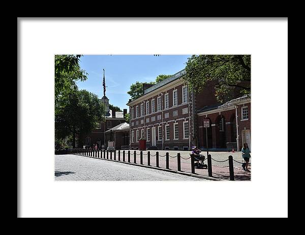 Independence Hall Framed Print featuring the photograph Historic Independence Hall by Mark Stout