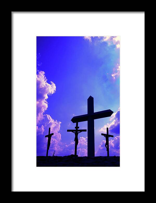 Largest Cross In The Western Hemisphere Photo Framed Print featuring the photograph Largest Cross Groom Texas Twilight by Bob Pardue