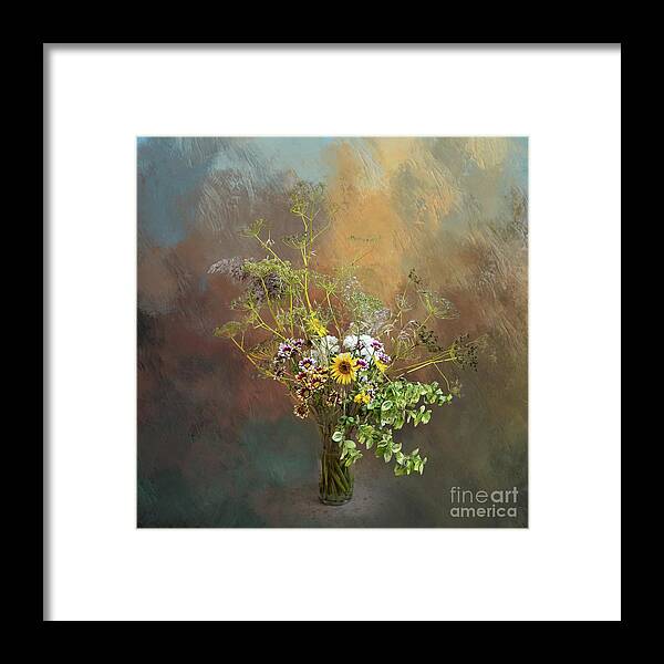 Vase Framed Print featuring the photograph Memories Of Summer by Eva Lechner