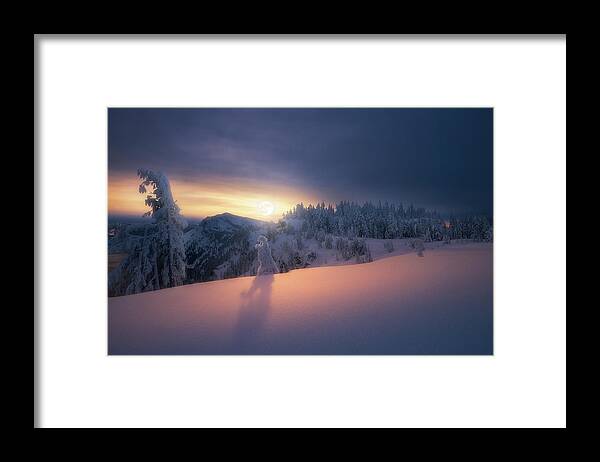 Moon Framed Print featuring the photograph Moon Rise over Ridge by Henry w Liu