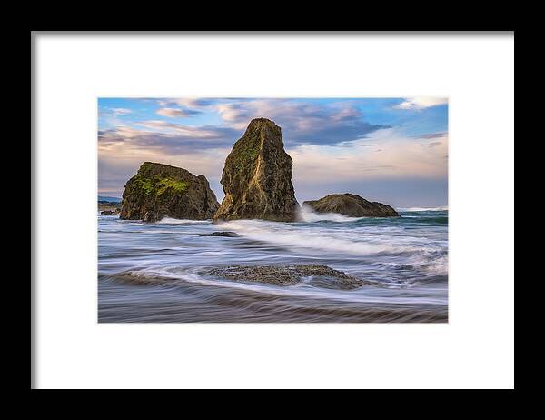 Oregon Framed Print featuring the photograph Rise Above by Darren White