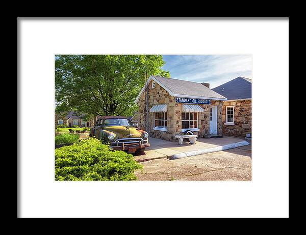 Route 66 Framed Print featuring the photograph Route 66 - Wagon Wheel Motel - Cuba, MO by Susan Rissi Tregoning
