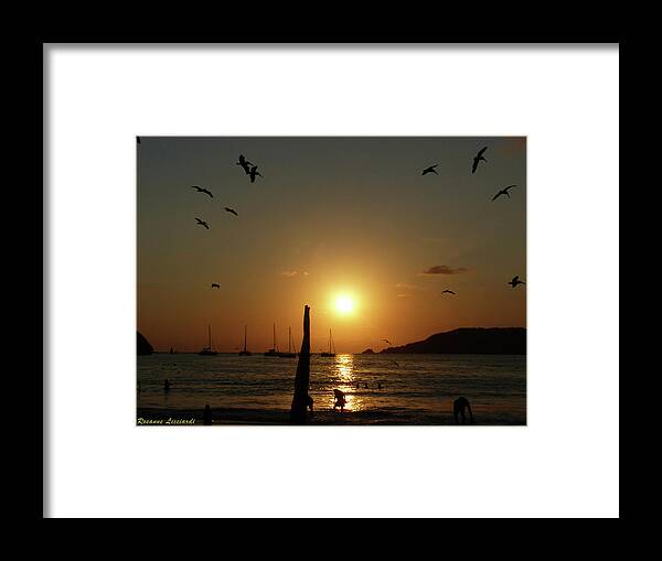Sun Setting Framed Print featuring the photograph Spectacular Days End by Rosanne Licciardi