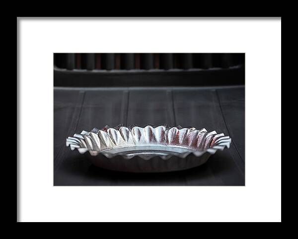 Minimalism Framed Print featuring the photograph The Silver Plate by Prakash Ghai