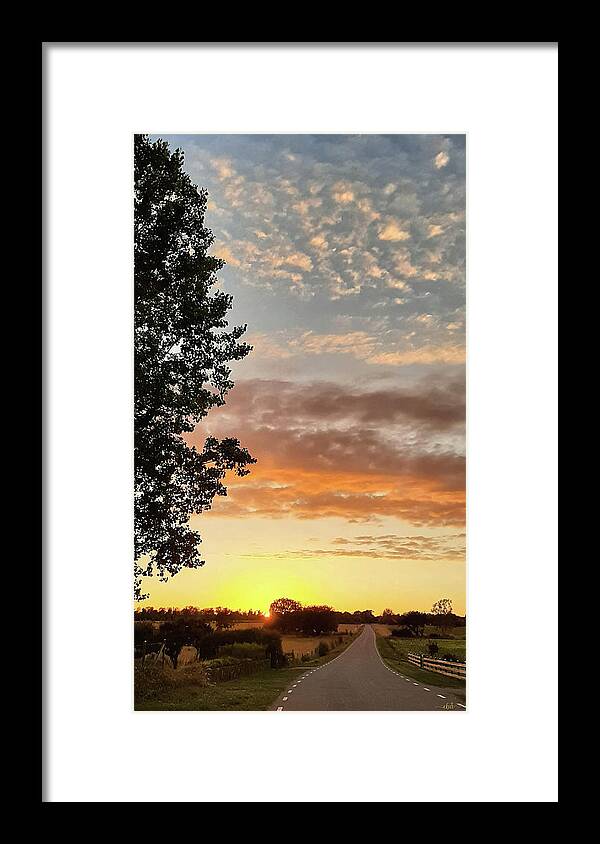 Sky Framed Print featuring the photograph Walking back by Elaine Berger