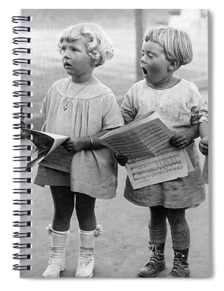 1917 Spiral Notebook featuring the photograph Four Young Children Singing by Underwood Archives