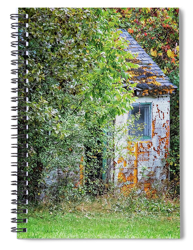Hayward Garden Putney Vermont Spiral Notebook featuring the photograph Autumn Shack by Tom Singleton