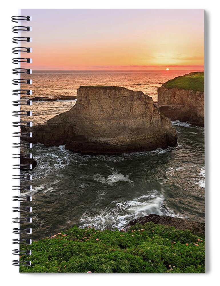 Af-s Nikkor 14-24mm F2.8g Ed Spiral Notebook featuring the photograph Shark Fin Cove Sunset by John Hight