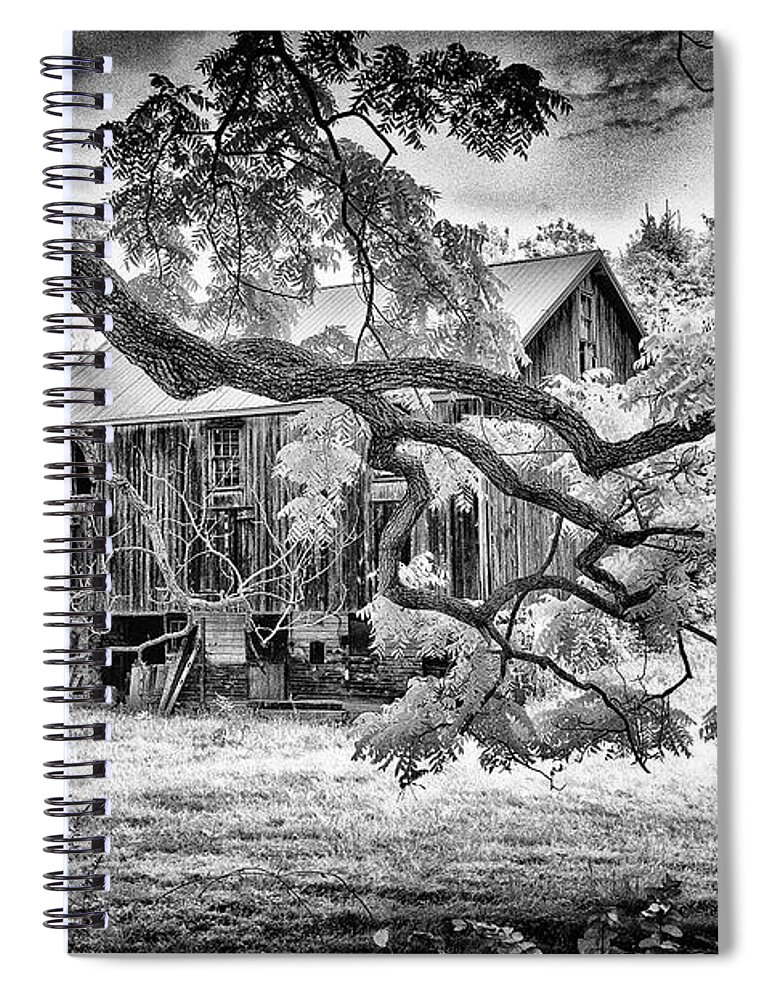 Dir-ea-1034-b Spiral Notebook featuring the photograph Underground Railroad Barn - 1043 by Paul W Faust - Impressions of Light