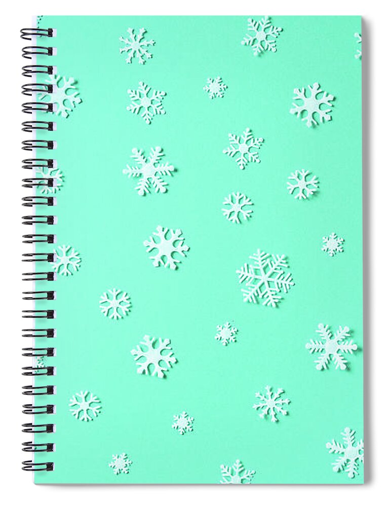 Winter Pattern Notebook: Sổ tay Winter Pattern sẽ đưa bạn đến một cảnh quan Đông Bắc lạnh giá, nhưng đầy hấp dẫn. Thiết kế độc đáo và tinh tế này sẽ cho bạn một trải nghiệm đáng nhớ khi viết ghi chú.