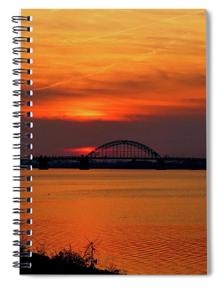 Delaware River Spiral Notebook featuring the photograph Sundown on the Delaware River by Linda Stern