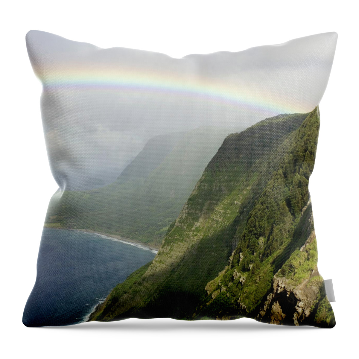 Beauty In Nature Throw Pillow featuring the photograph A Scenic View Of The Worlds Tallest Sea #1 by Jonathan Kingston