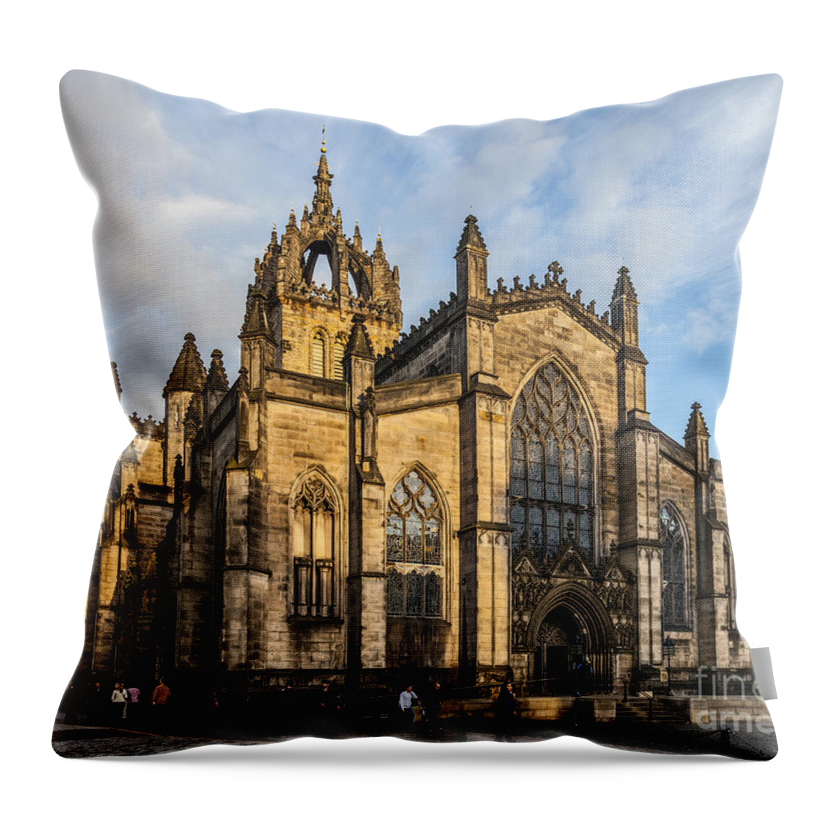 St Giles Cathedral Throw Pillow featuring the photograph St Giles Cathedral Edinburgh #4 by Liz Leyden