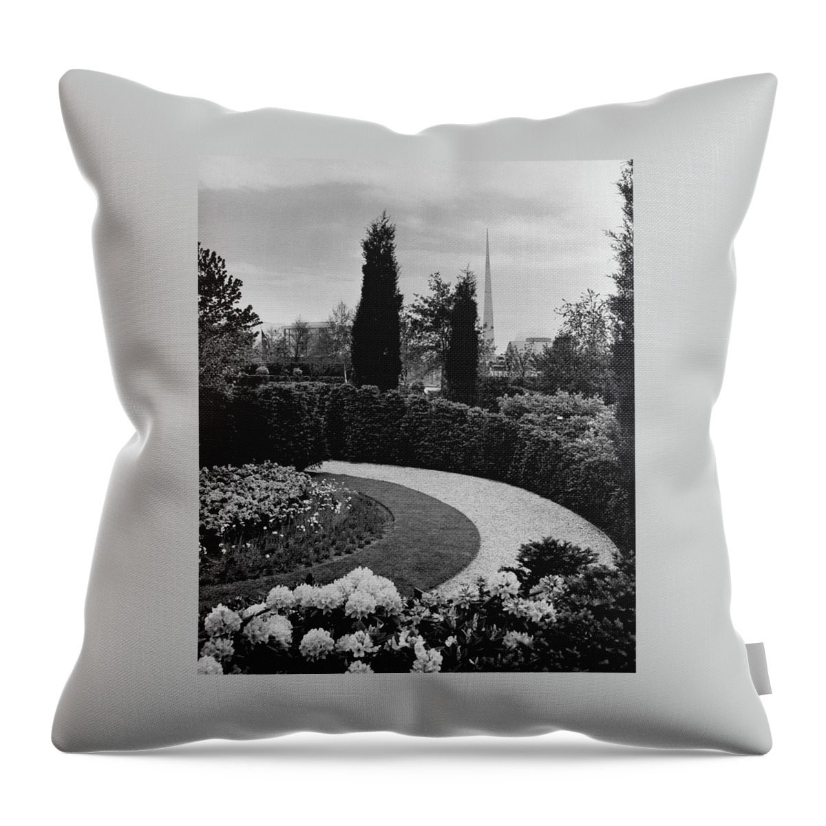 A Bobbink & Atkins Garden Throw Pillow
