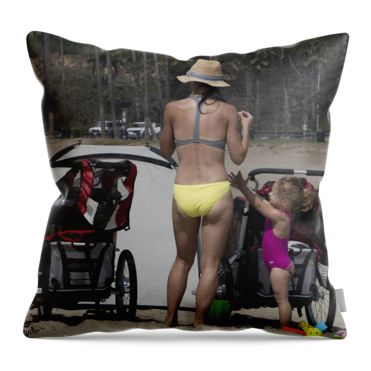 Floyd Snyder Throw Pillow featuring the photograph Beauty On The Beach by Floyd Snyder