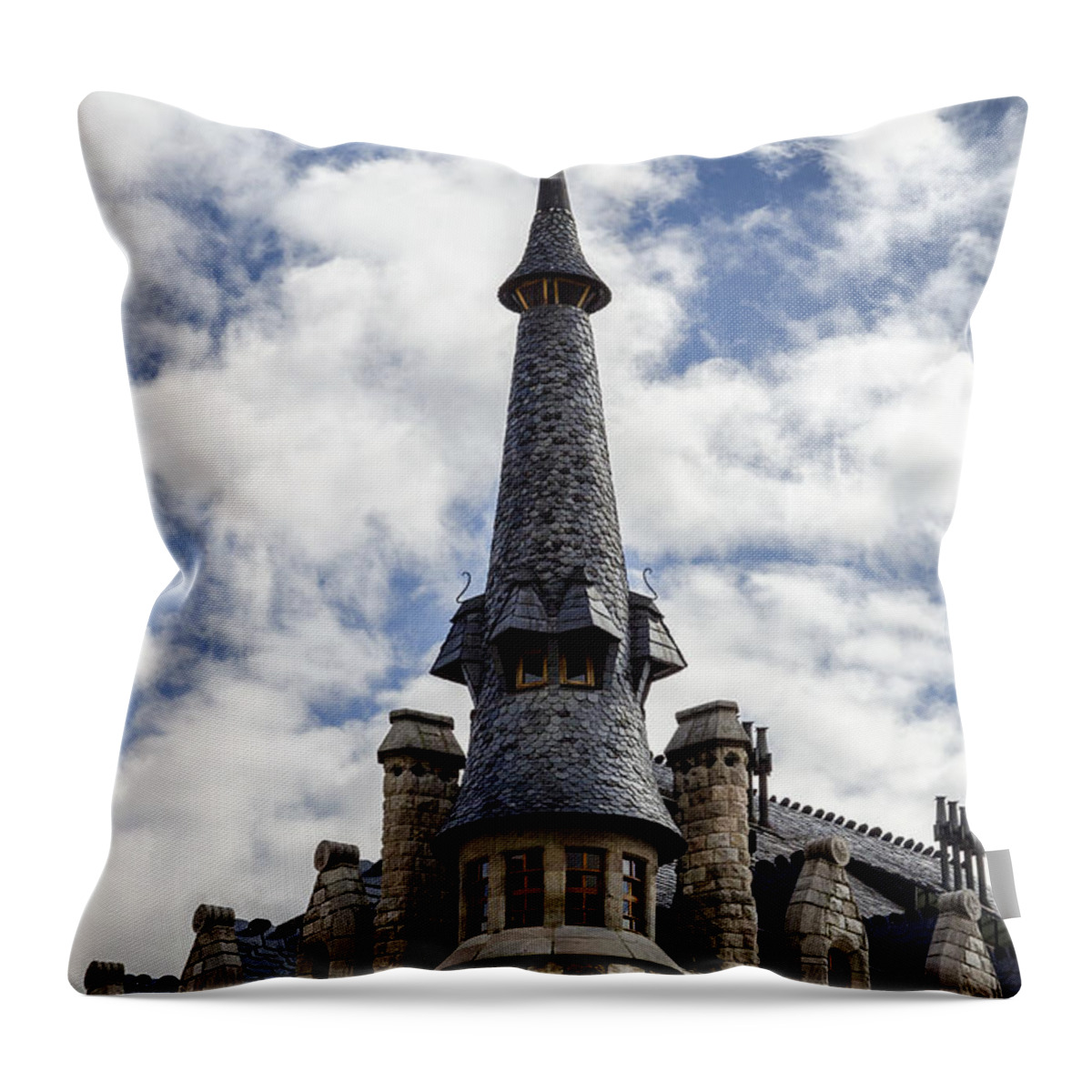 Casa Throw Pillow featuring the photograph Casa Botines by Pablo Lopez