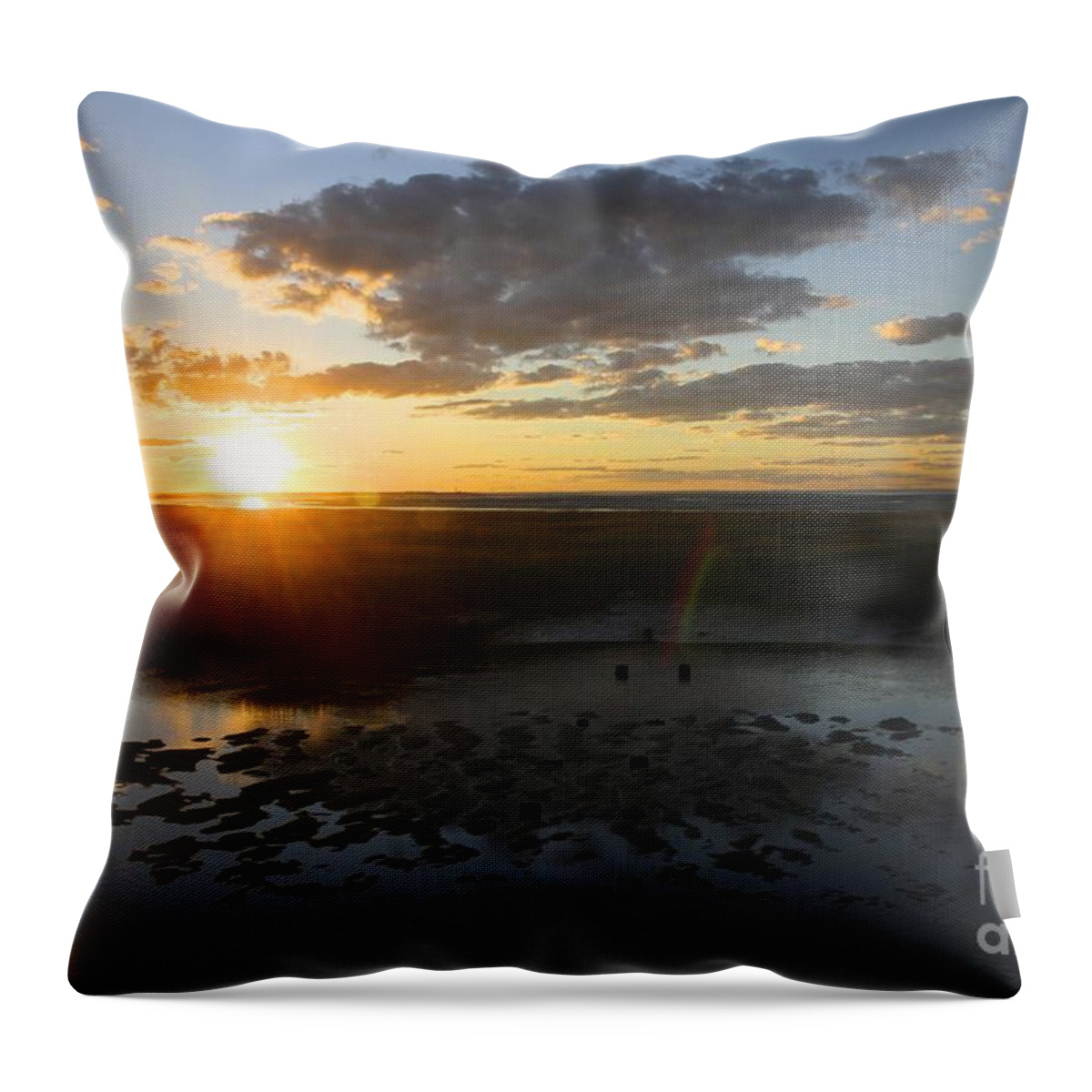 Dying Sun Throw Pillow featuring the photograph Dying sun by Jim Gillen