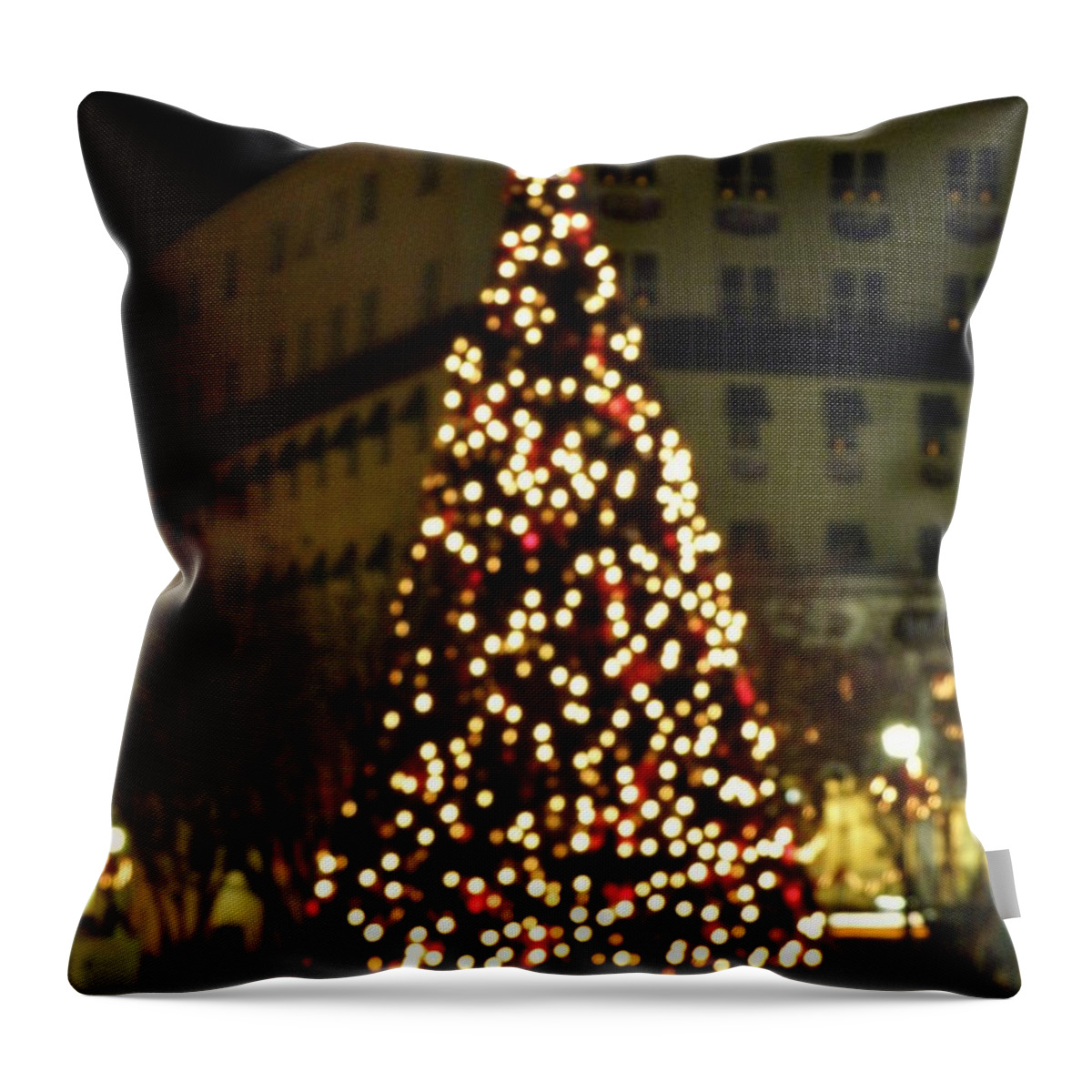 Christmas Tree Throw Pillow featuring the photograph Gettysburg PA Christmas Tree by John Williams