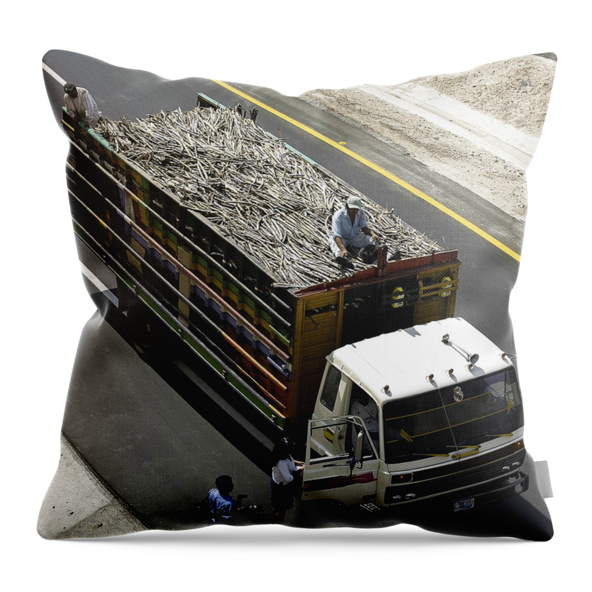 El Salvador Throw Pillow featuring the photograph Getting the news by Steven Ralser