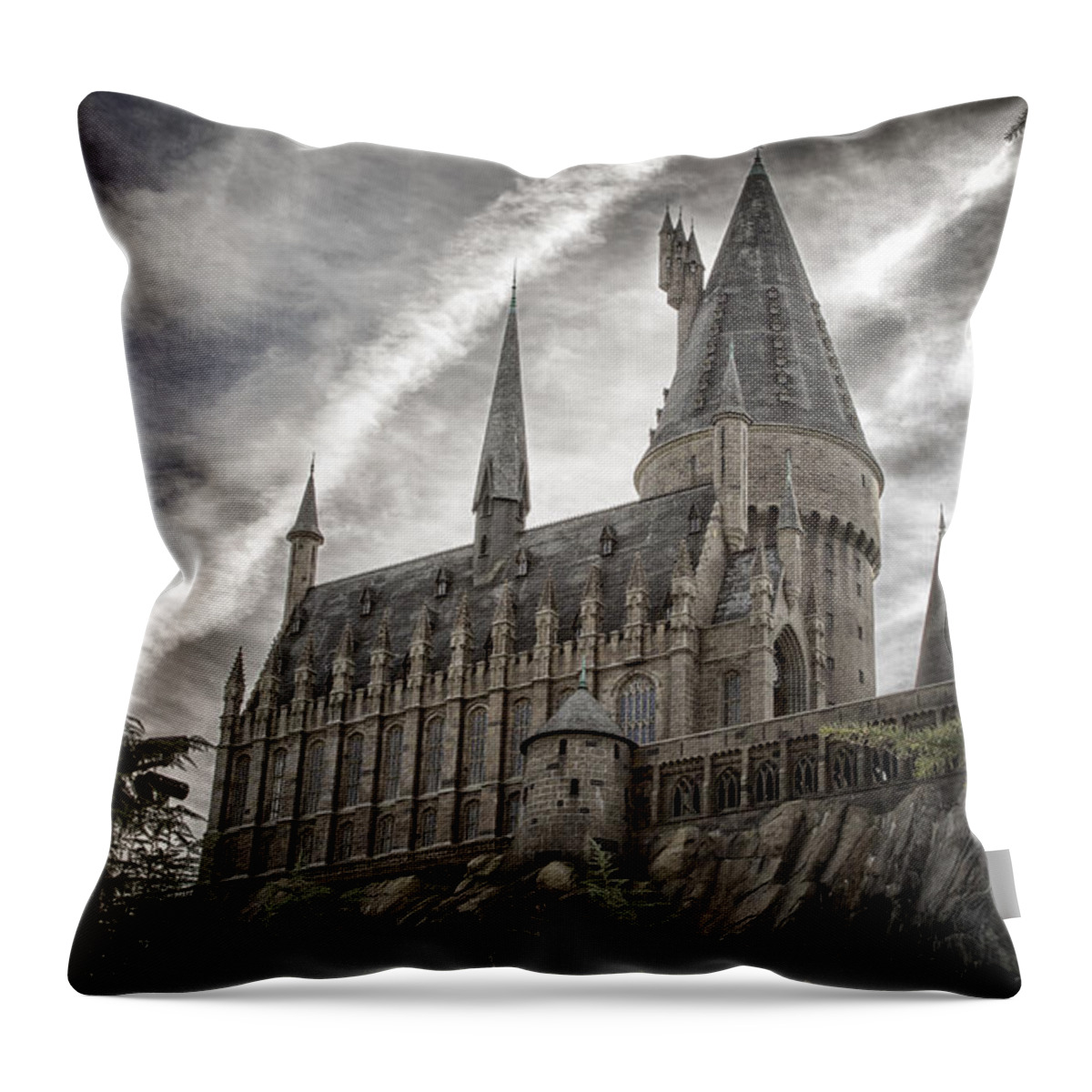 Orlando Throw Pillow featuring the photograph Hogwarts Castle by Linda Tiepelman