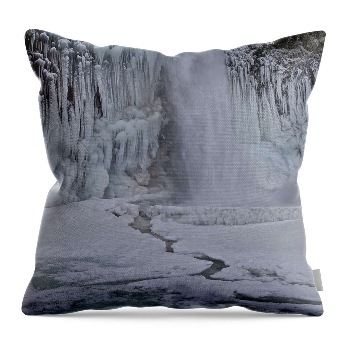 Horsetail Throw Pillow featuring the photograph Horsetail Falls CU A by Todd Kreuter