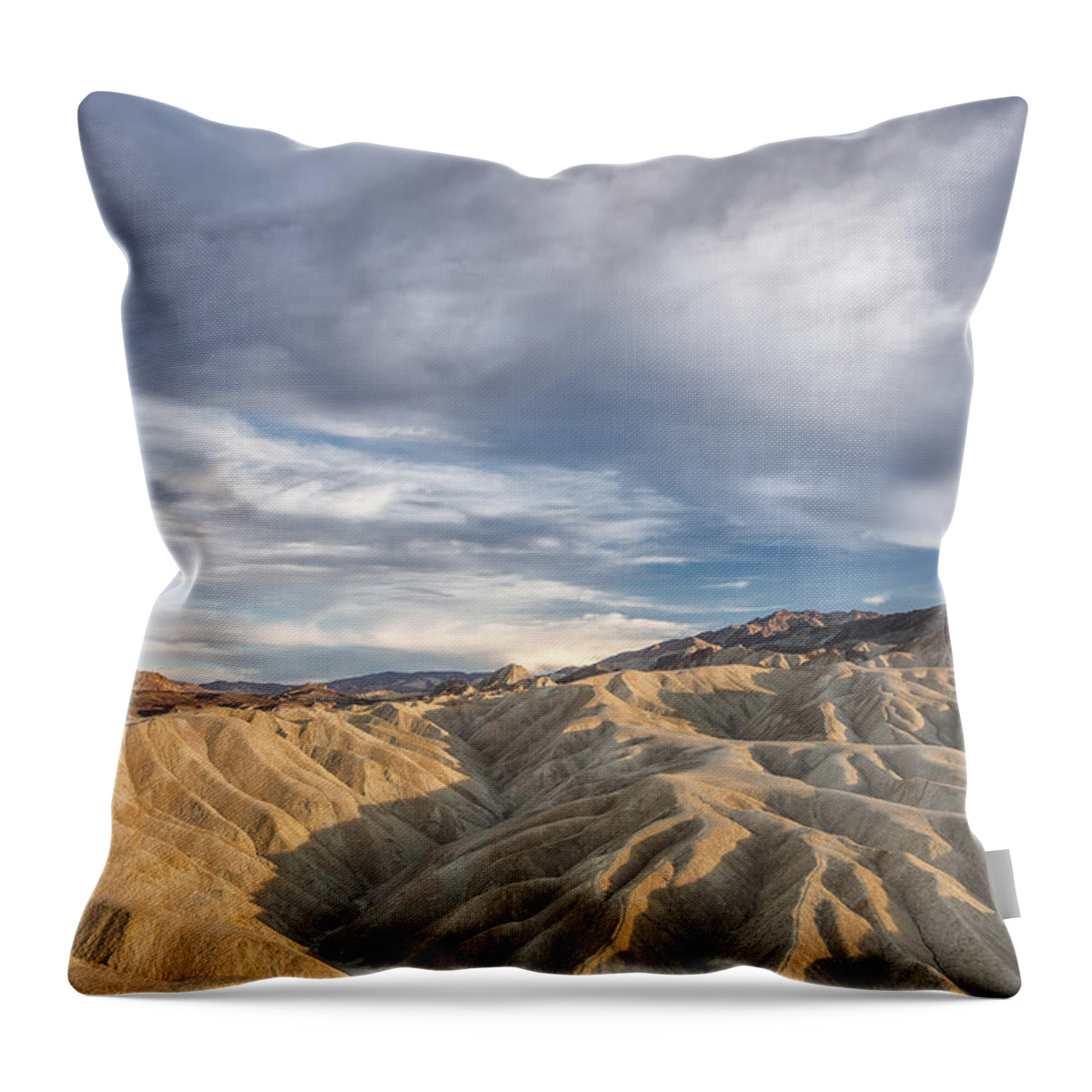 Horizontal Throw Pillow featuring the photograph Inter Twine by Jon Glaser