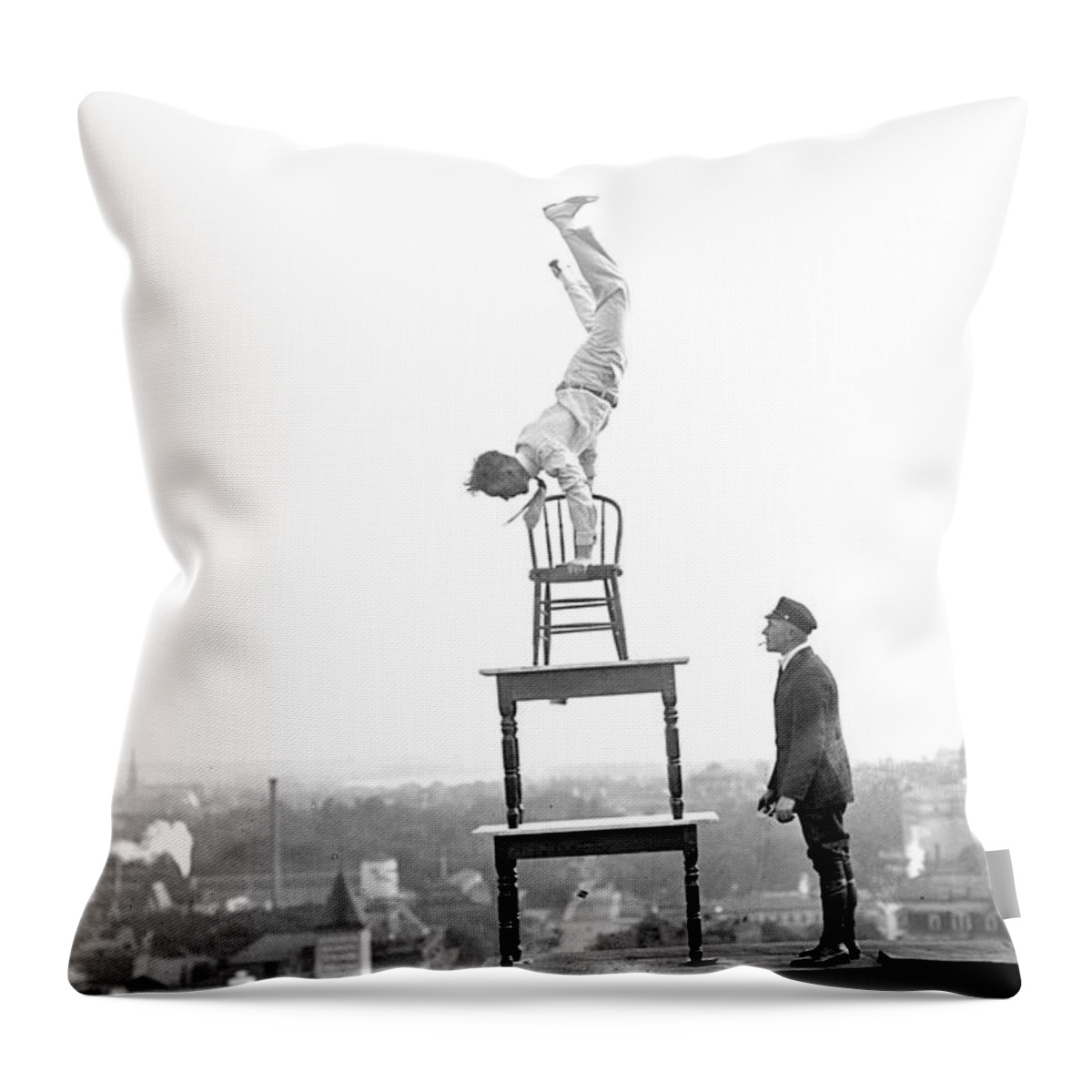 Entertainment Throw Pillow featuring the photograph Jammie Reynolds, American Daredevil by Science Source