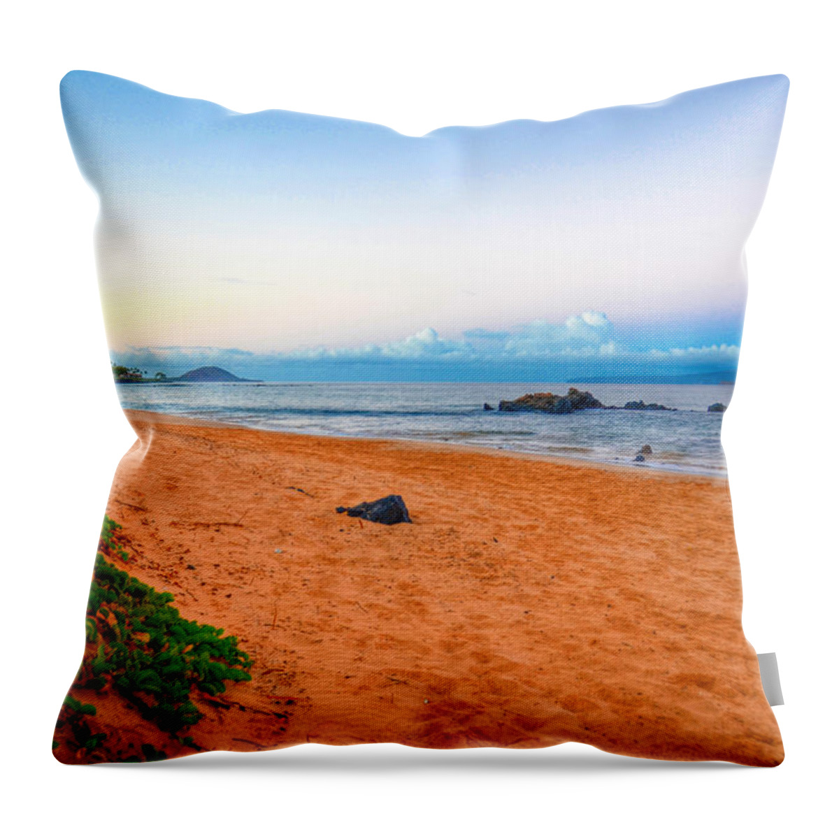 Keawakapu Beach Throw Pillow featuring the photograph Kihei Maui by Kelly Wade