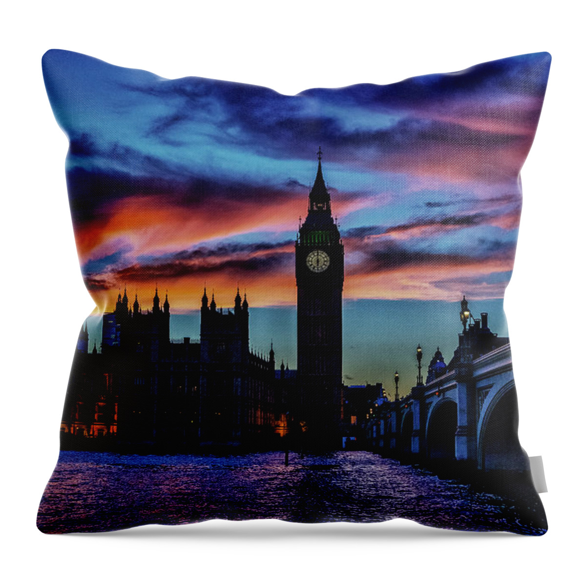 Arch Throw Pillow featuring the photograph London & The Crazy Dusk by Rodwey2004