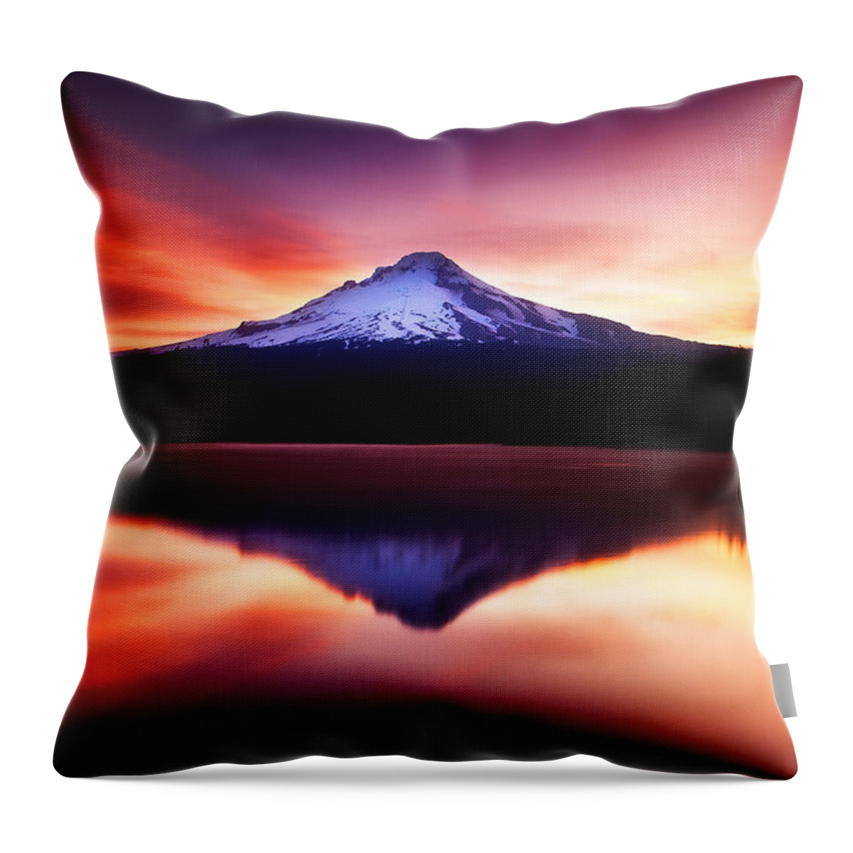 Trillium Lake Throw Pillow featuring the photograph Peaceful Morning on the Lake by Darren White
