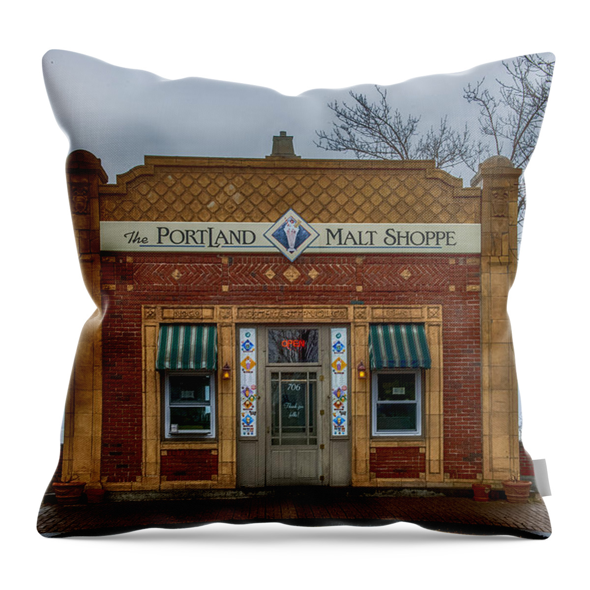 Lake Superior Throw Pillow featuring the photograph Portland Malt Shop by Paul Freidlund
