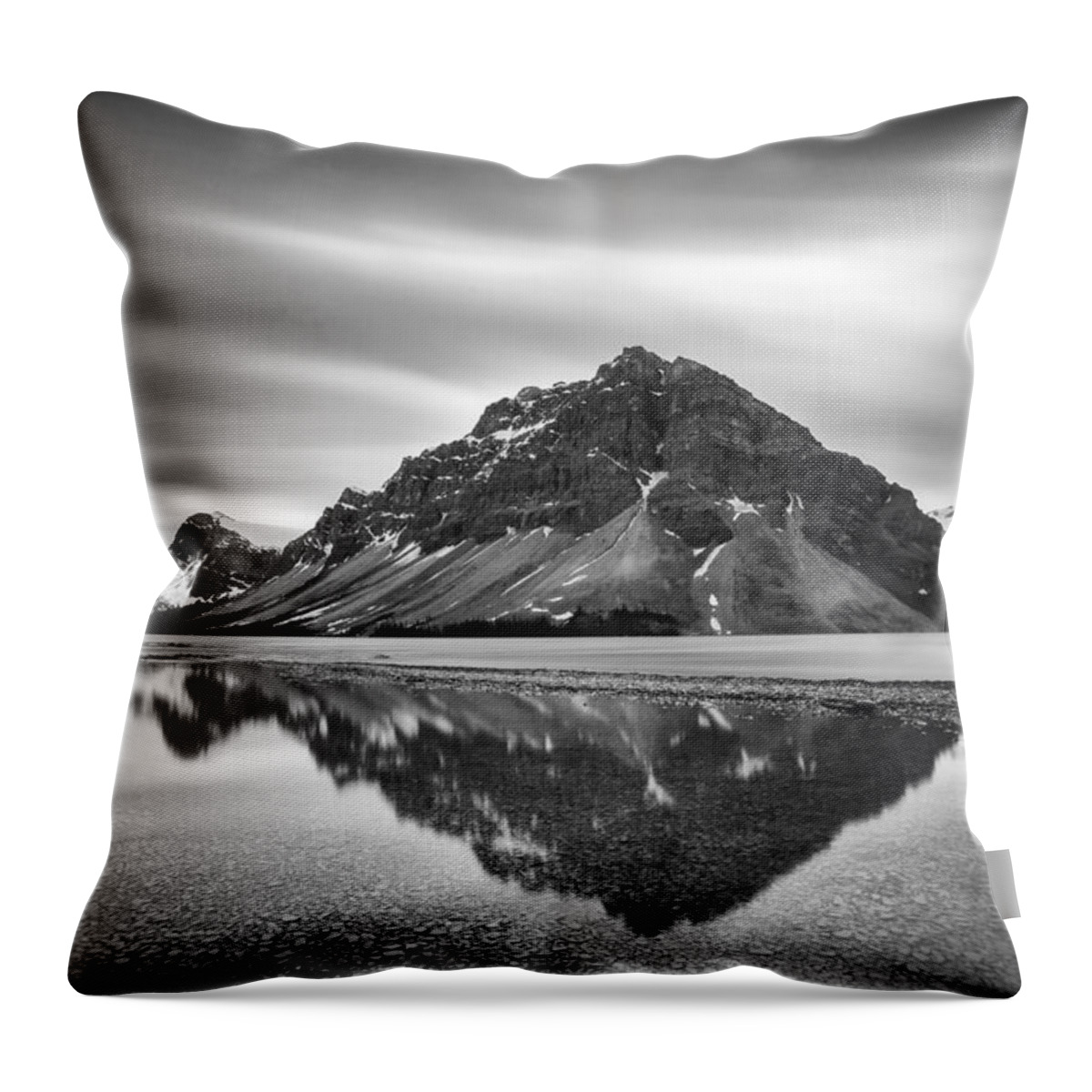 Horizontal Throw Pillow featuring the photograph Reflecting Bow by Jon Glaser
