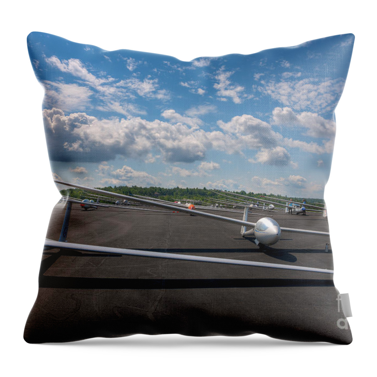 Clarence Holmes Throw Pillow featuring the photograph Sailplanes on the Grid V by Clarence Holmes