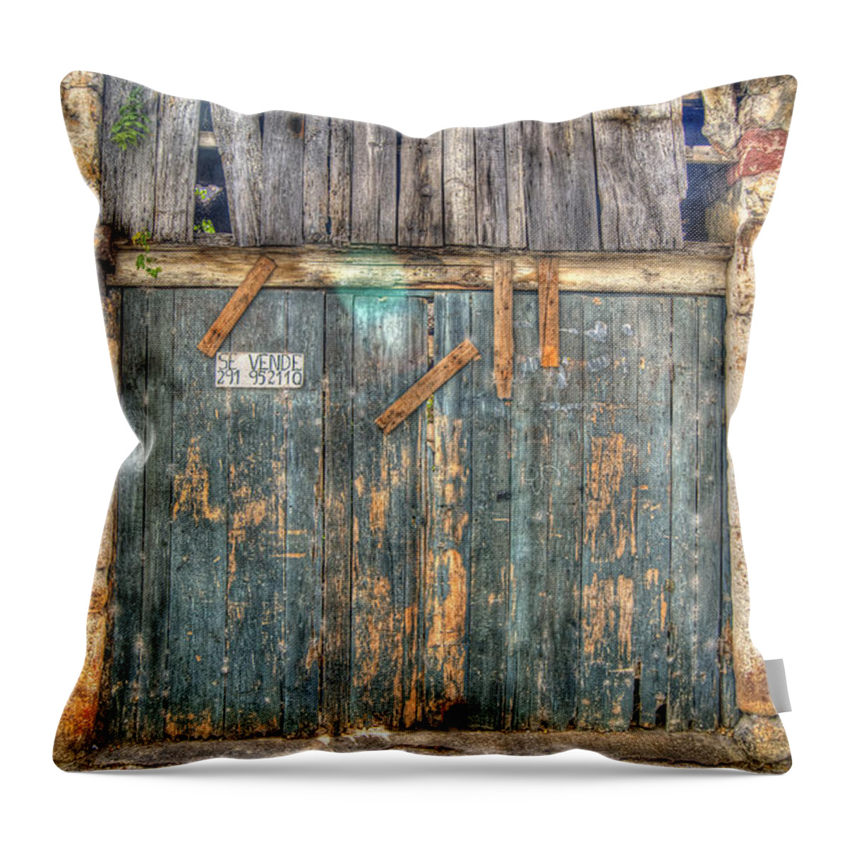 Derelict Throw Pillow featuring the photograph Se Vende by David Birchall