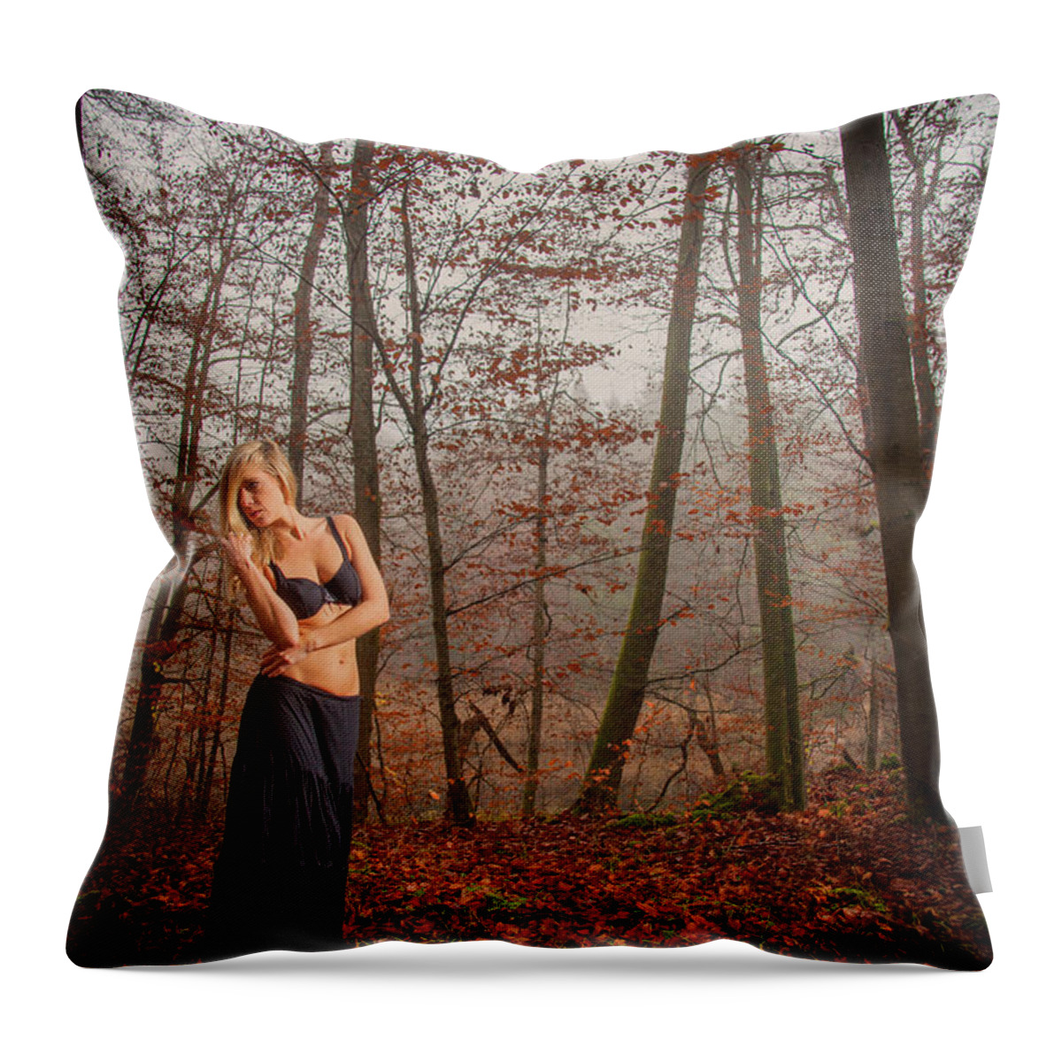 Woman Throw Pillow featuring the photograph Sideview by Ralf Kaiser