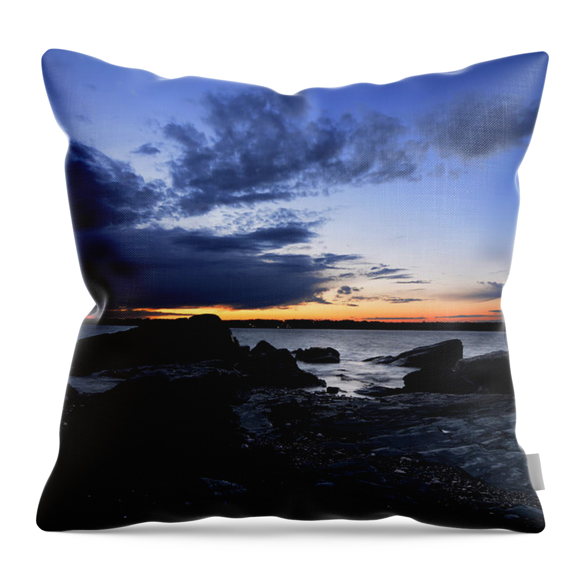 Fort Getty Park Throw Pillow featuring the photograph Sunset At Fort Getty by Lourry Legarde