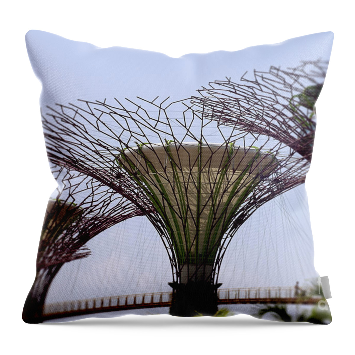 Supertrees Throw Pillow featuring the photograph The Supertrees by Ivy Ho