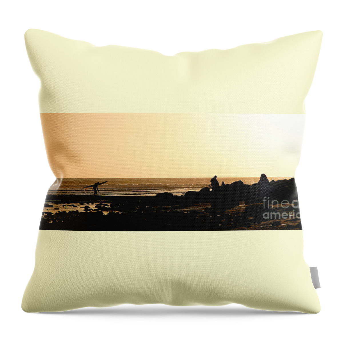 Ventura Throw Pillow featuring the photograph Days End by Henrik Lehnerer