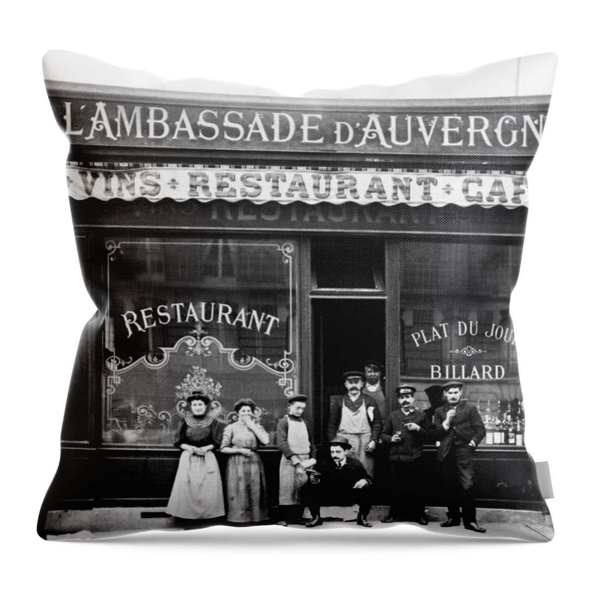 1900 Throw Pillow featuring the photograph PARIS: RESTAURANT, c1900 by Granger