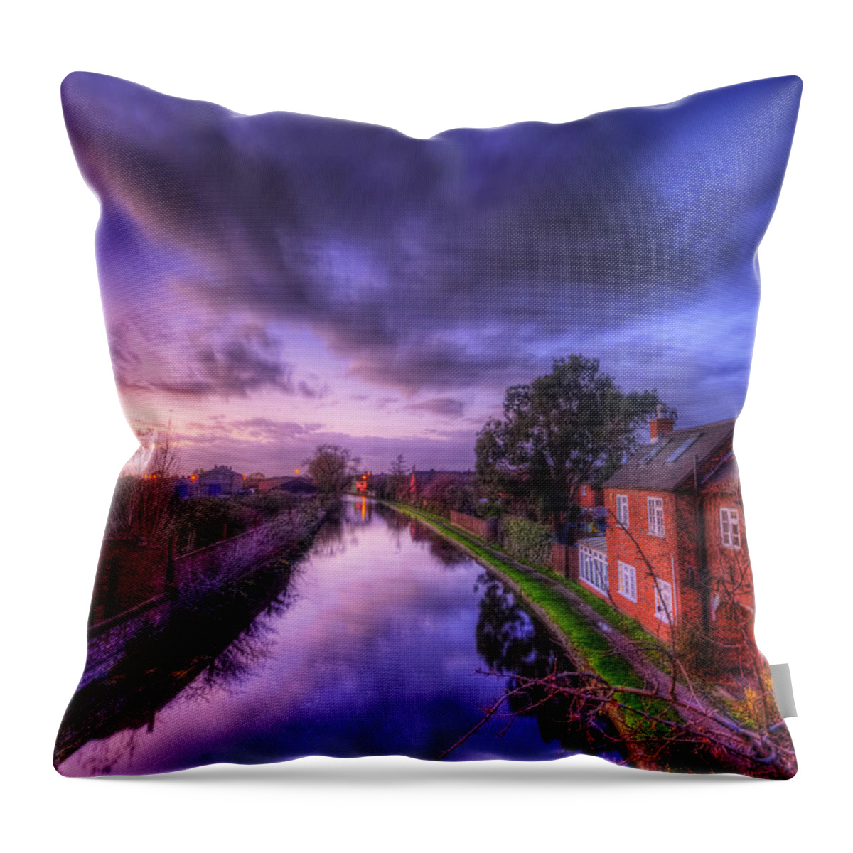 Yhun Suarez Throw Pillow featuring the photograph Sunset At Loughborough by Yhun Suarez