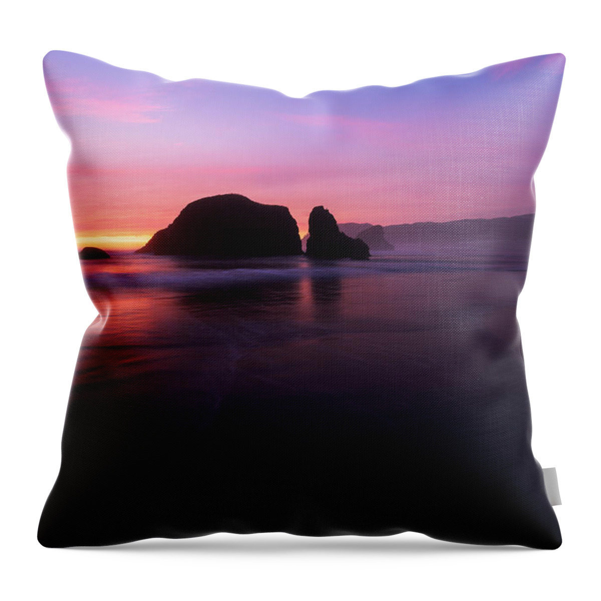 Oregon Throw Pillow featuring the photograph Allure #1 by Dustin LeFevre