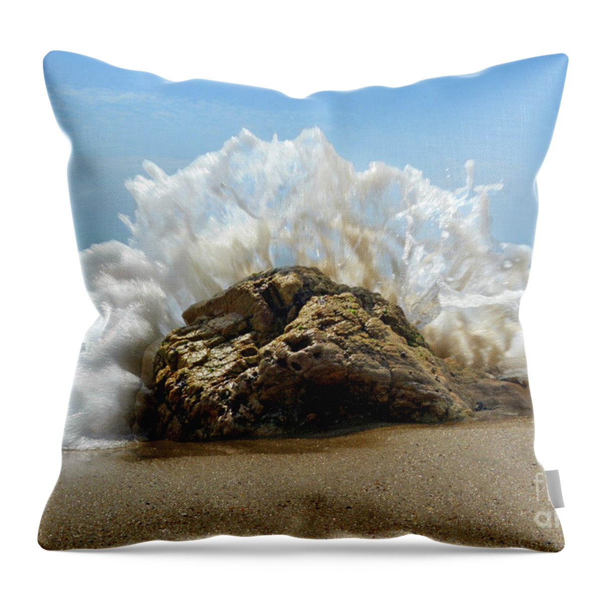 Ocean Throw Pillow featuring the photograph Splash #1 by Dan Holm