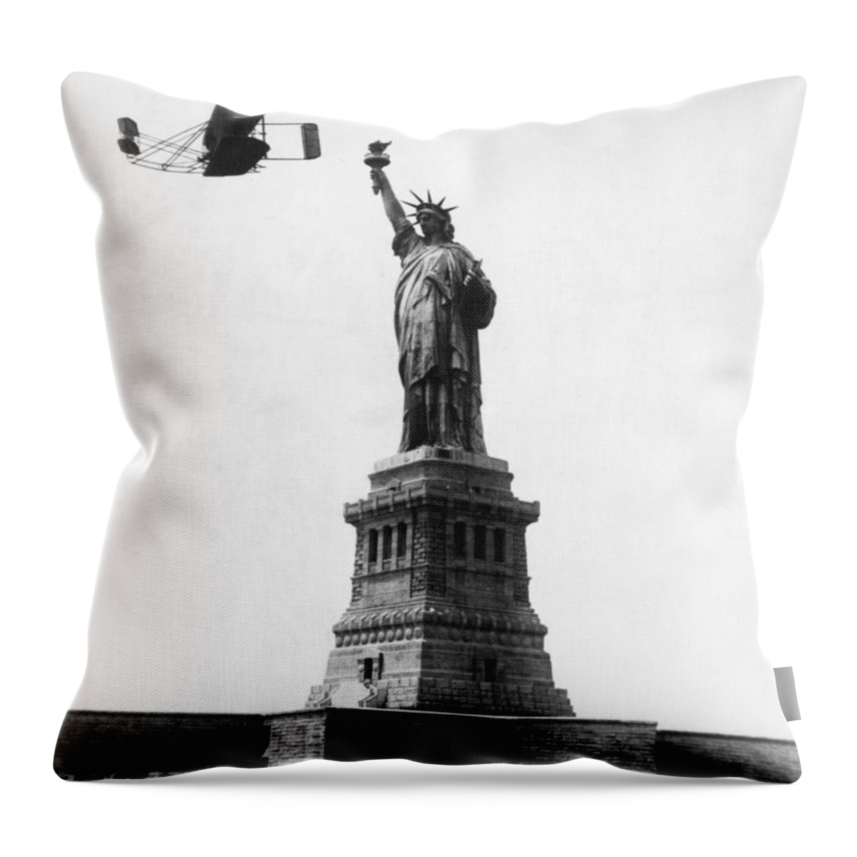 1909 Throw Pillow featuring the photograph Statue Of Liberty, 1909 #1 by Granger