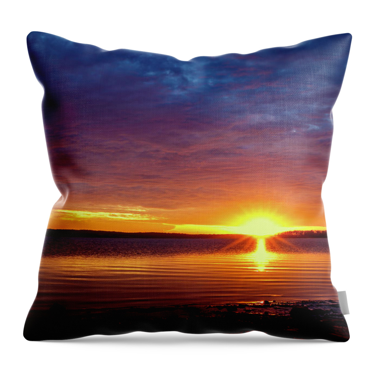 Horizontal Throw Pillow featuring the photograph Sun going Down #3 by Doug Long