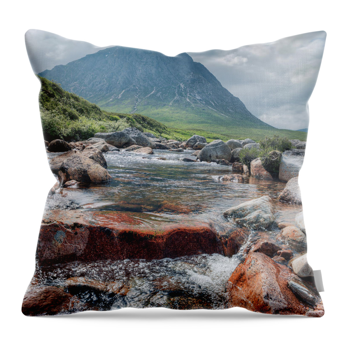 Buachaille Throw Pillow featuring the photograph Buachaille Etive Mor by Ray Devlin