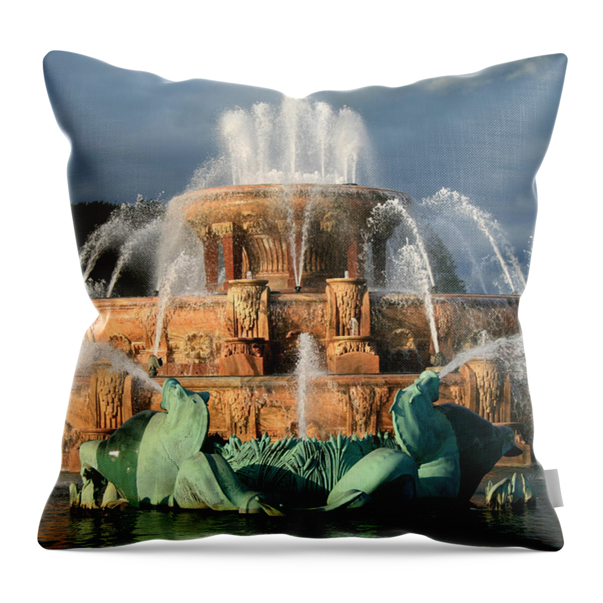 Buckingham Fountain Throw Pillow featuring the photograph Buckingham Fountain by Laura Kinker